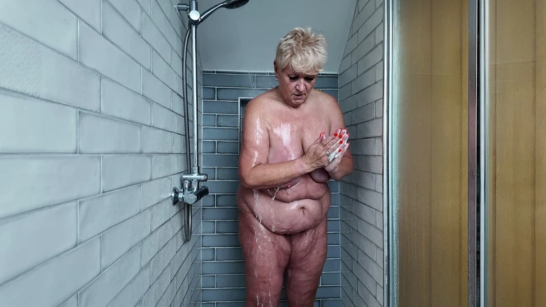Uk Joolz: Shower Time in the Airbnb