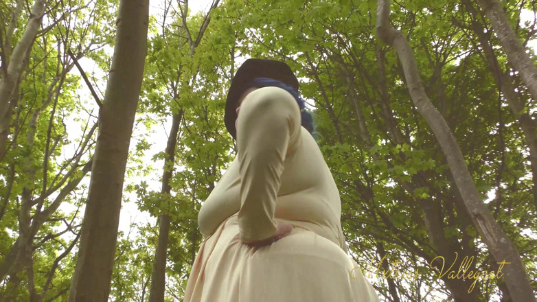 Mxtress Valleycat: Sanguine giantess walks you in the woods