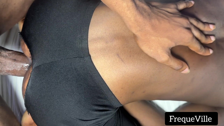 FrequeVille: 내 자지를 빨고 따먹어