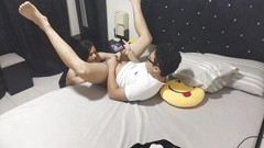Crisanto999: Špinavá děvka líže zadek své internetové kamarádky, aby udělala porno...
