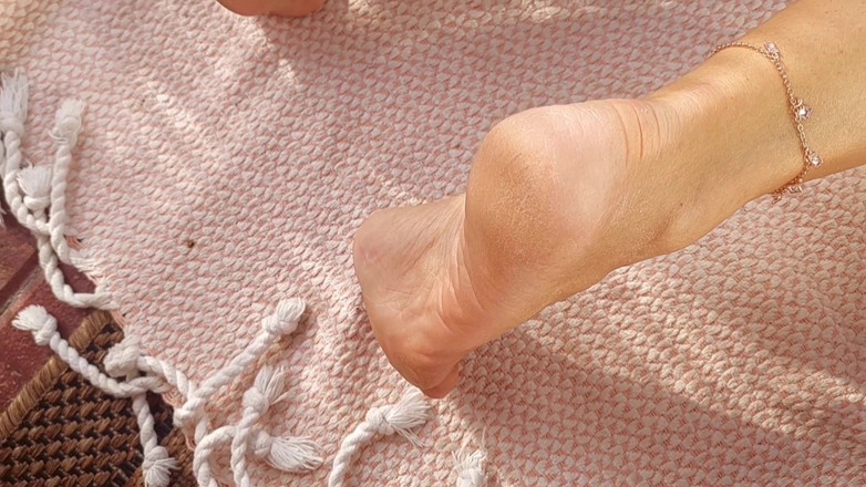 Selena701: Soție blondă frumoasă și matură se bucură de sex în aer liber