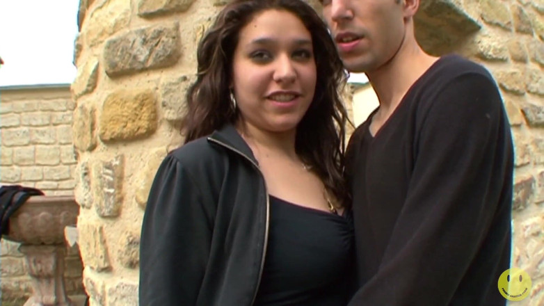 French Amateur Porn: Awek montel comel Marie-Laure menghisap batang di luar sebelum dikongkek...