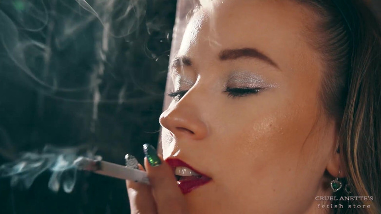 Cruel Anettes fetish world: Smoking close up