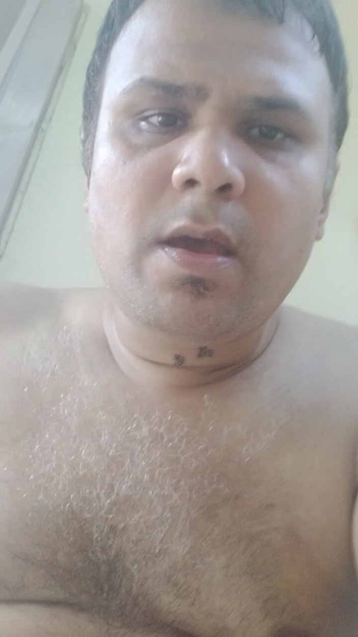 Nani Top: Un mec nu solo te baise dans la nature libre...