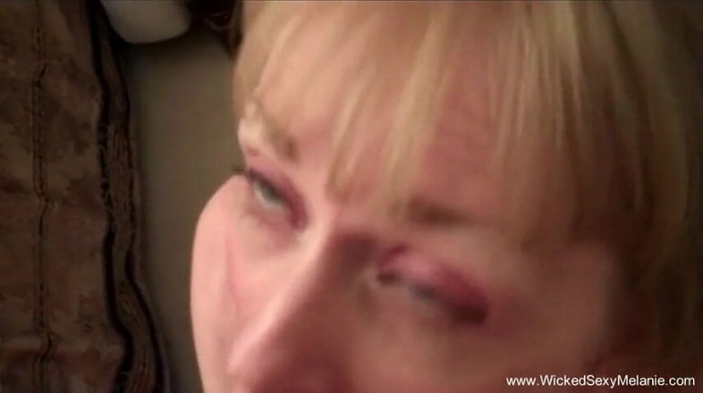 Wicked Sexy Melanie: Nadržená macecha kouří tvrdého ptáka v POV