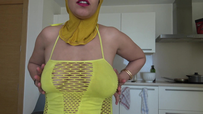 Souzan Halabi: Bini cuckold Arab bertetek besar