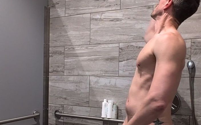 KingB8er: Büyük erkek kardeş spor salonunda azdığında