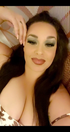 Anastasia Lux: अपना खुला रखें