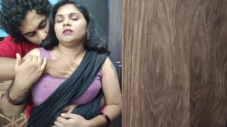 Vaigavarun45: Sex med min heta Bhabhi -flickvän i halva Saree