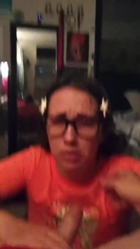 La fidanzata del mio migliore amico succhia il cazzo