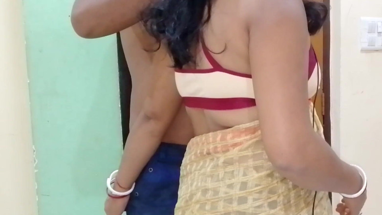 Uttar dinajpur: Tôi đụ con điếm của mẹ kế của tôi trong khi chị...