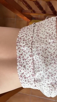 Vecinul meu vine la mine acasă pentru o ceașcă de zahăr