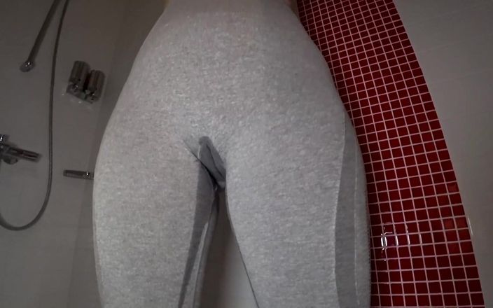 Booty ass x: Pisse avec un legging