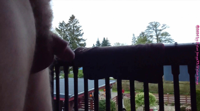 Carmen_Nylonjunge: सुबह के बिस्तर को हिलाएं