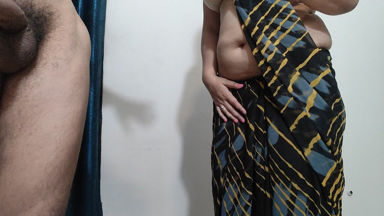 Crystalcouple: Ibu tiri dikongkek teman lelakinya dalam Sari Tradisional India