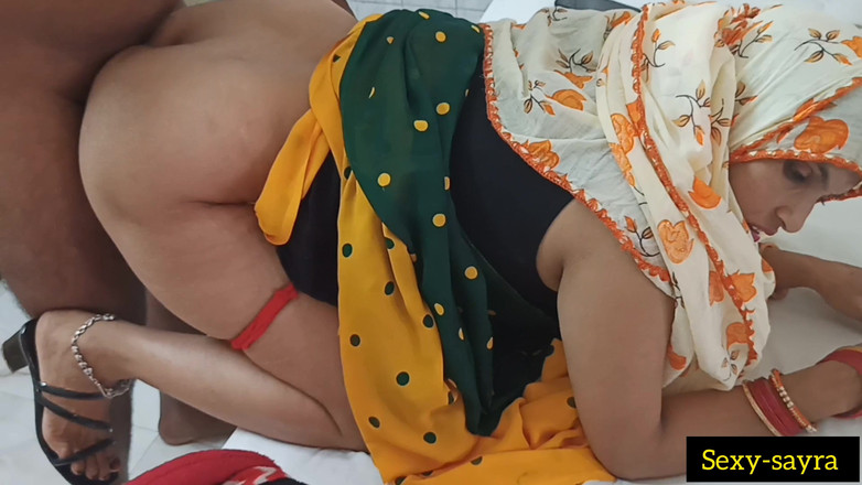 Sexy-sayra: De vriend van mijn man neukte me in zijn kamer