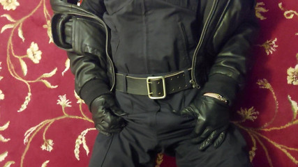 KinkySirius: दो पुलिस अधिकारियों ने गिरफ्तारी, वर्चस्व, मंथन का एक रोल-प्लेइंग गेम का मंचन किया