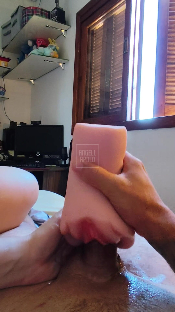 ApoloAngell: Bertindak balas terhadap melancap berbentuk faraj merah jambu