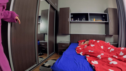 SassyTiff: Nevlastní sestra mě probudí, abych sála a šukala, část 1