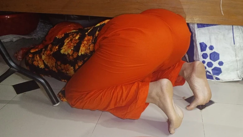 Dhaka studio: Step Son Fucked Step Mom While She Is Stuck in...