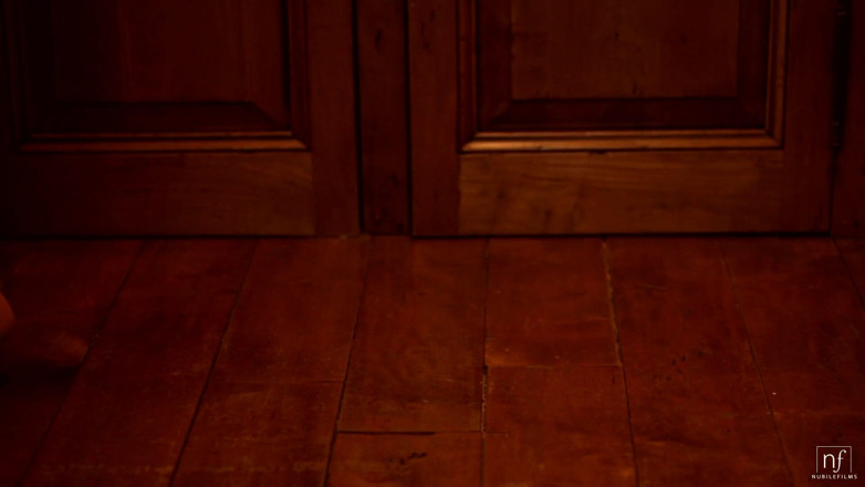 Girls Only Porn: La lotta con i cuscini - S1:e11