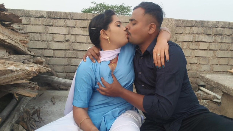 Sona bhabhi: Awek dara kolej 18 tahun ditekan buah dada besar oleh abang...