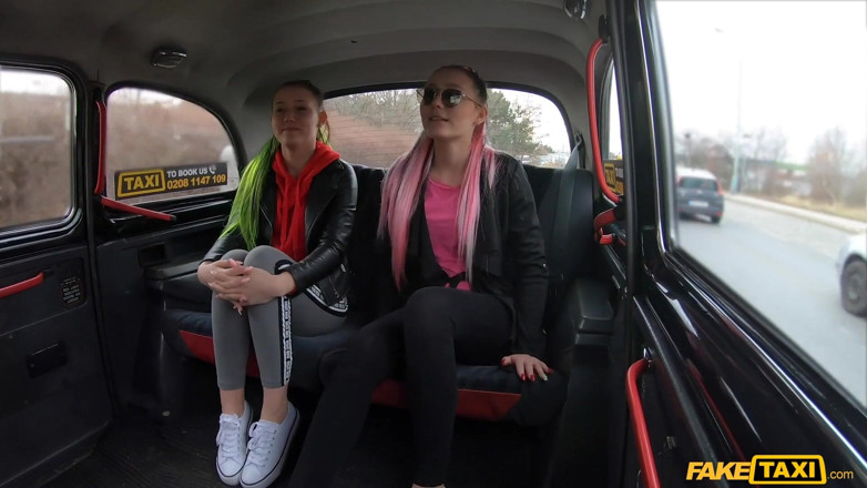 Fake Taxi: Taxi fals - Blonde murdare Bffs Ges futute de Euro Taximetrist