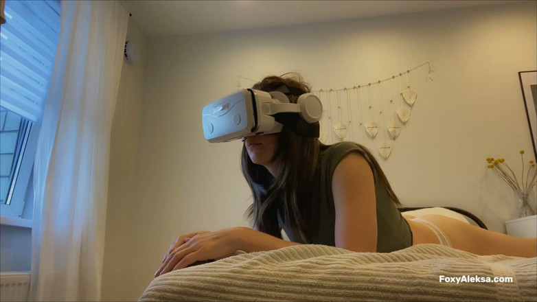 FoxyAleksa: Omg! Surprise with Hot Sperm Right While See VR Porn