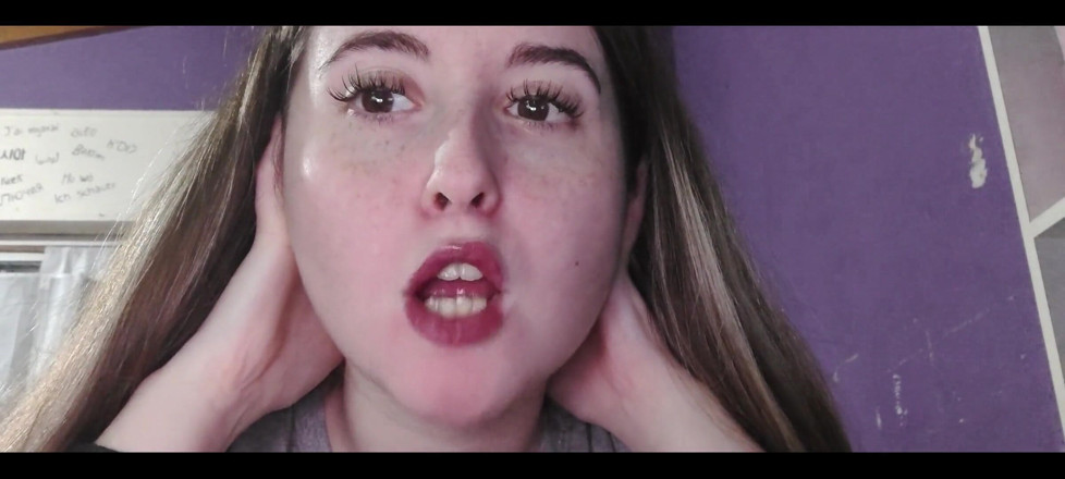 RavenHearth666VIP: Lápiz labial rosa antes de salir de casa