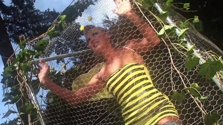 Very hot hardcore: Prsaté striptérky v anální skupinové sexuální orgii