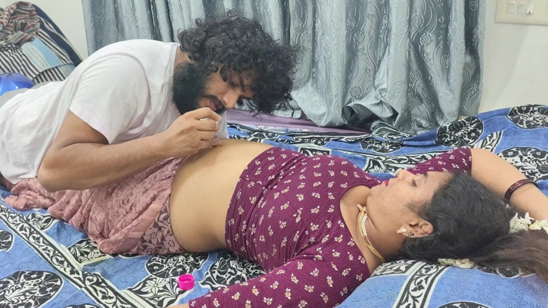 Vaigavarun45: Saree hip press romanticismo ombelico