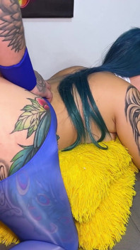Bulma se fute cu Goku în timp ce Vegetta se antrenează