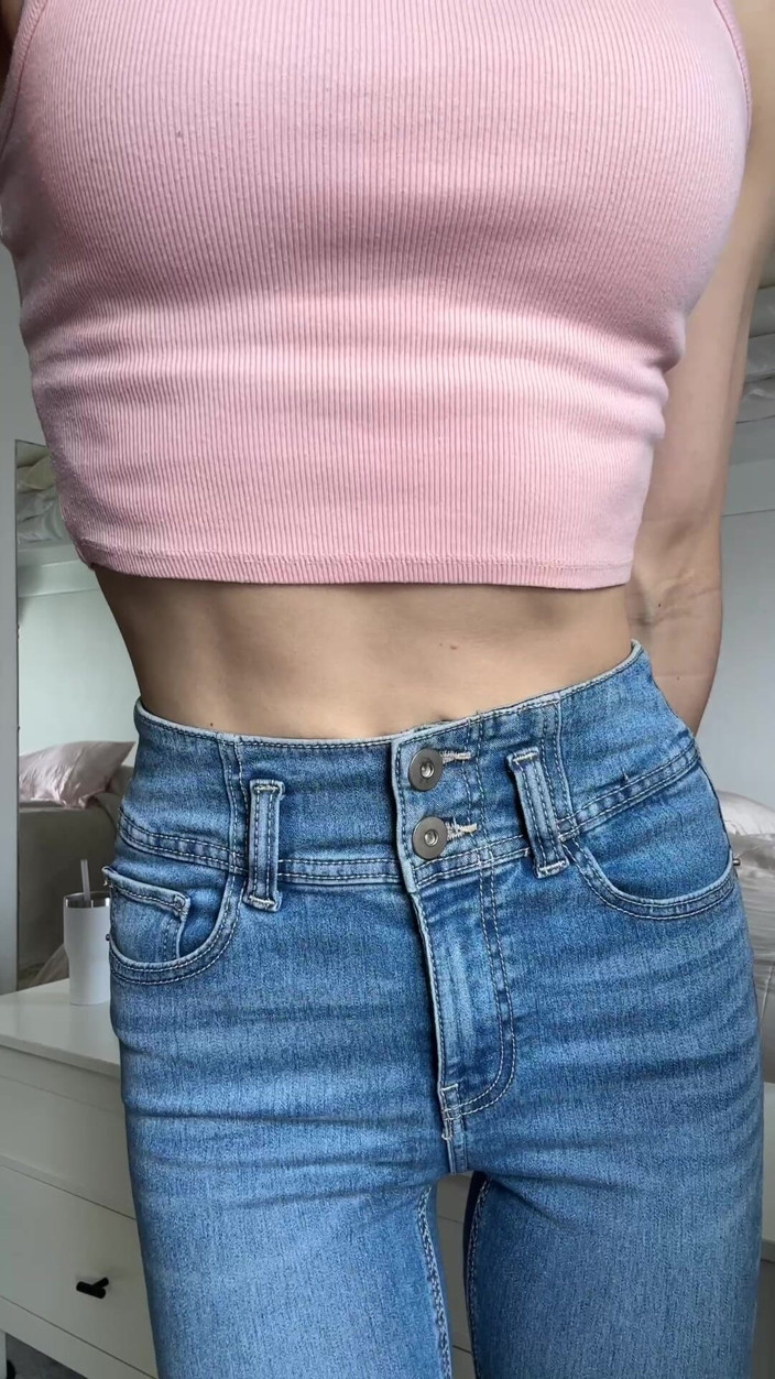 Ms_Emmy_Lynn: Дивись, як я одягаюся!