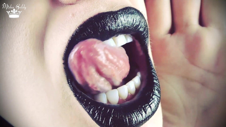 Goddess Misha Goldy: Ciuman dari bibir berkilau hitam ASMR JOI