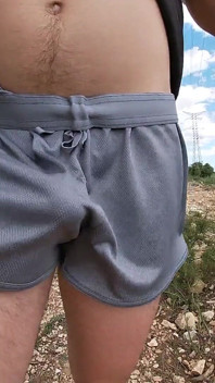 M-am erect în timp ce alergam în pantaloni scurți strâmți