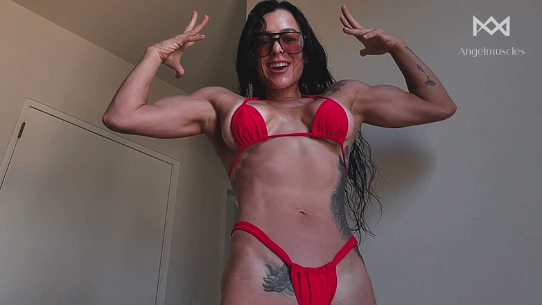 Angelmuscles: Tentazione dei muscoli abbronzati dal sole