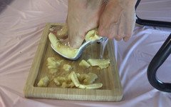 AnnaBUST: I Crush Bananas with My Beautiful Legs in High Heels
