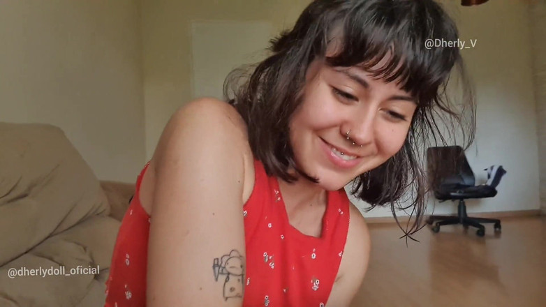 DherlyDoll: Gentil boca brincando em um pau grosso, amador close-up dando...