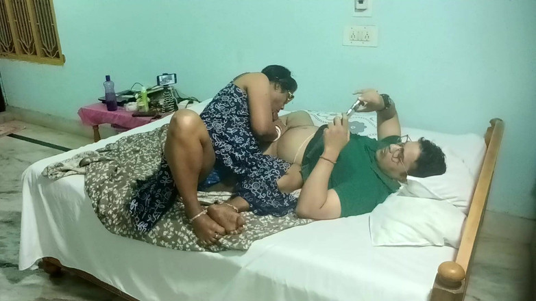 Popmini: Mumbai fotoğrafçısı komşu masum arkadaşının karısıyla sert