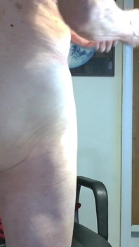 ボールストレッチャーで口を開けて射精する