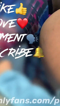 私が彼女をファックしている間、カメラを保持するように彼女に言った