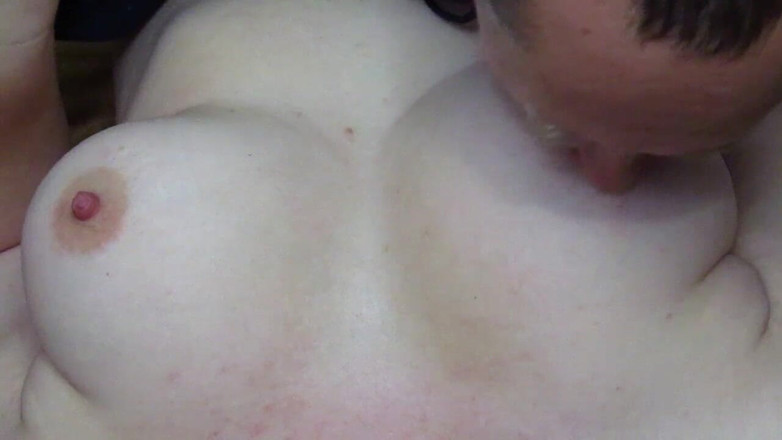 Pussy For Sperm: 거유 여친을 빨고 핥는 젊은 남자