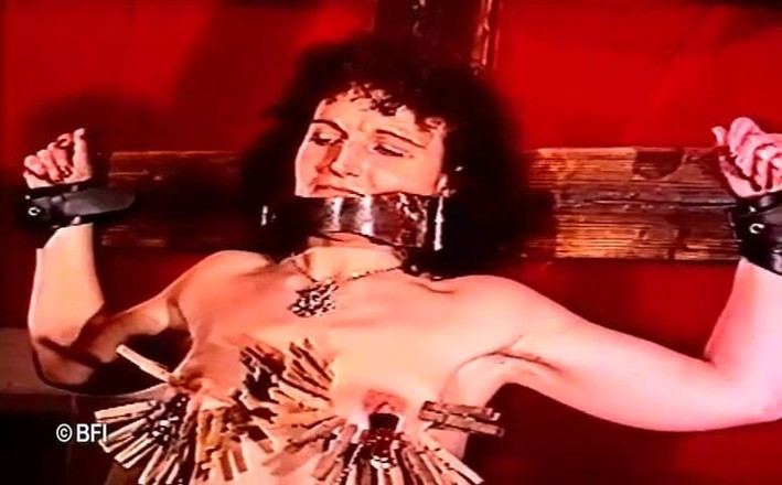 Slave Seks: Orta yaşlı seksi kadının klasik hakimiyeti.