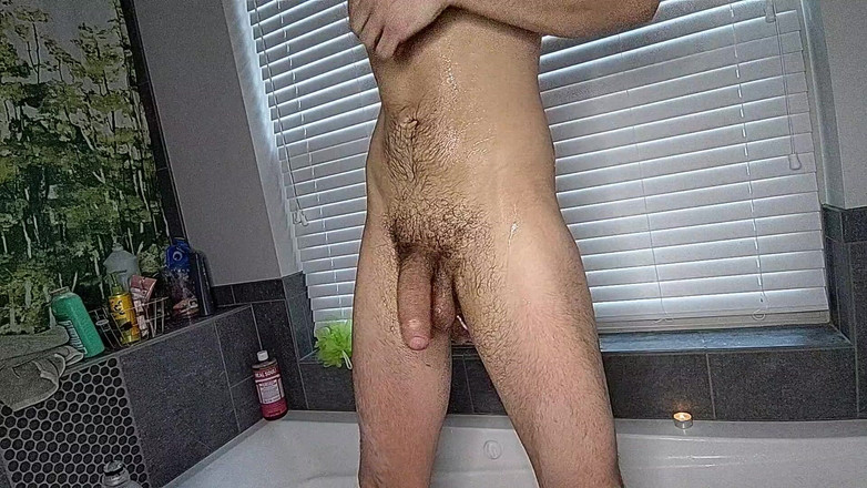 Sexy possum: Aku lagi bosan memompa kontolku di bak mandi sama teman...