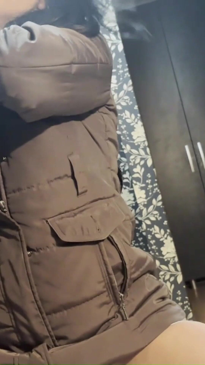 MilfyCalla: Milfycalla - viel sperma auf brauner Pelzhaube, Puffer-jacke