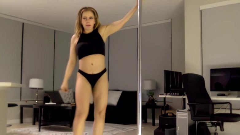 Sexting: Çok ateşli orta yaşlı seksi kadın üvey oğlu için soyunuyor.
