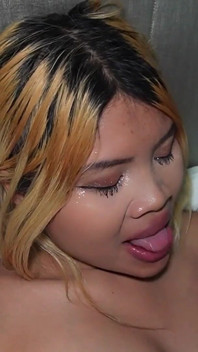 Blonde BBW asiatique avec un noir