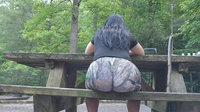 Julia Ryan: Giantess Morning Coffee with a Side of Farts