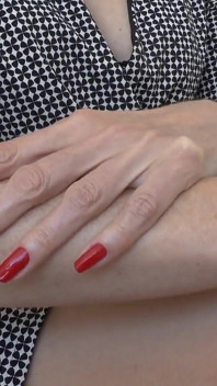 Emocionantes uñas rojas largas, fetiche de mano, instrucciones de paja Lady Victoria Valente