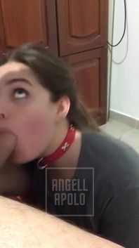 Loirinha sottomessa e rabuda De Coleira chupando egasgando no pau grande do seu Namorado